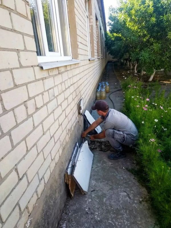 В Новоалексеевской школе № 1 меняют аварийный водопровод В Новоалексеевской школе № 1 меняют аварийный водопровод