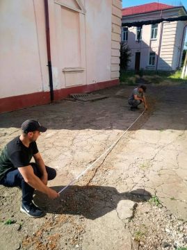 В Новоалексеевской школе № 1 меняют аварийный водопровод