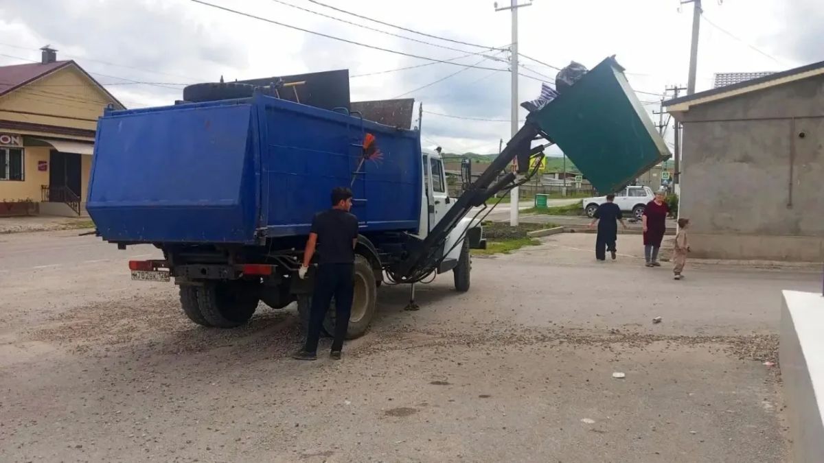 В Баксанском районе продолжают совершенствовать систему обращения с твердыми коммунальными отходами
