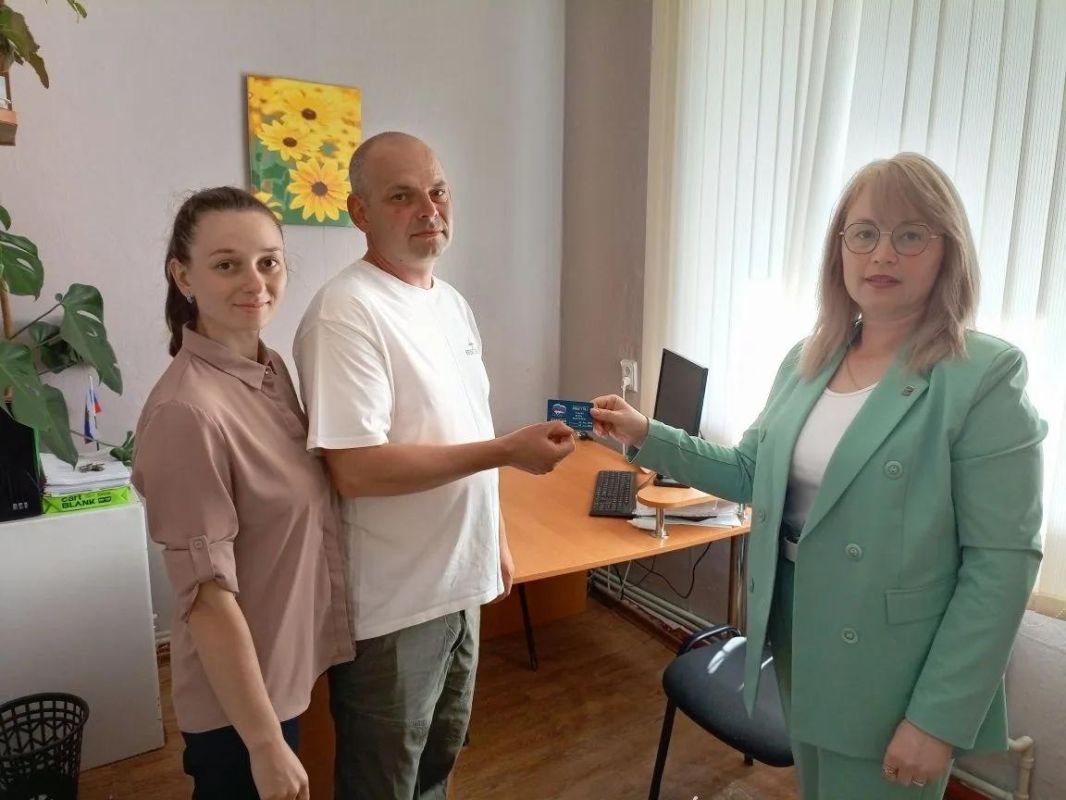 В с. Тарасовка состоялось торжественное вручение партийных билетов и обсуждение Народной программы В с. Тарасовка состоялось торжественное вручение партийных билетов и обсуждение Народной программы
