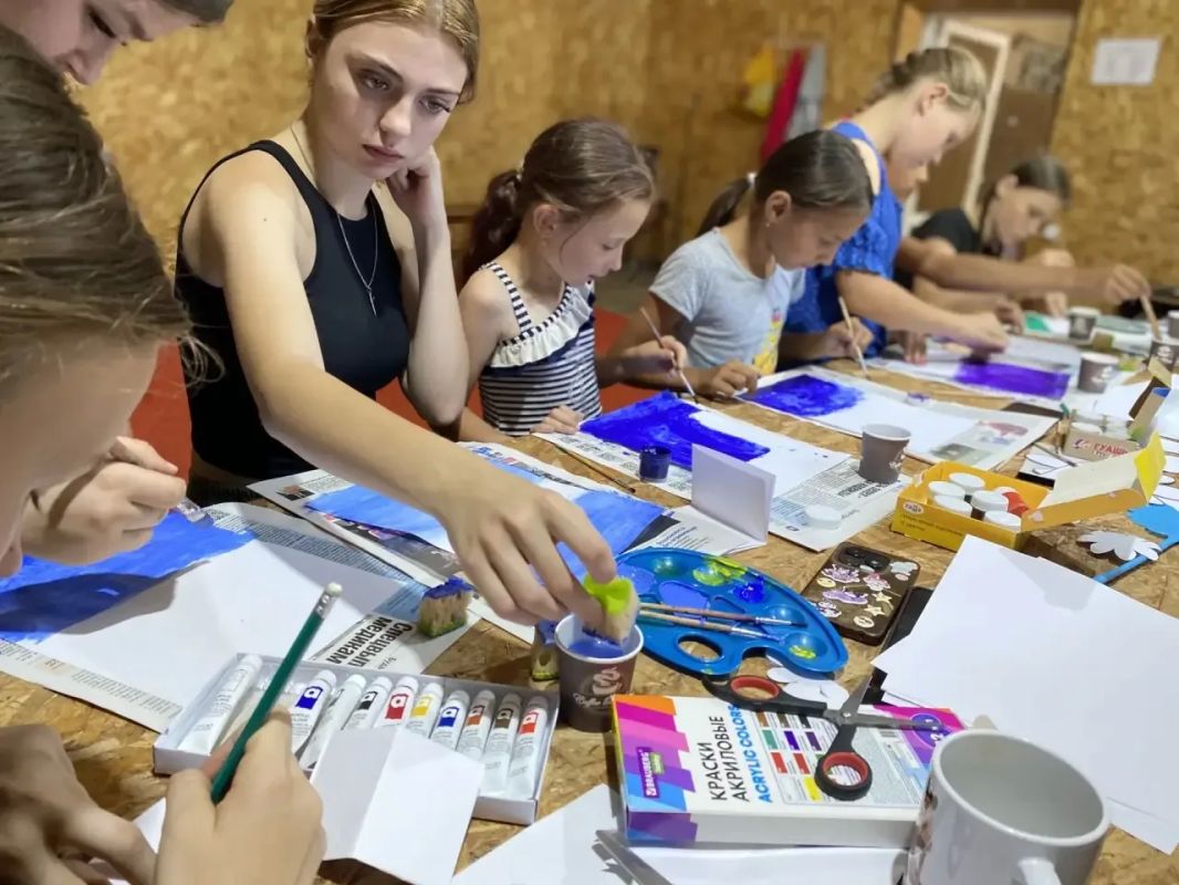 В Новодмитровском клубе сегодня пахло творчеством, детским смехом и самой искренней любовью! В Новодмитровском клубе сегодня пахло творчеством, детским смехом и самой искренней любовью!