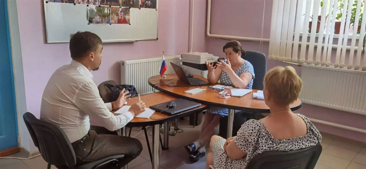 Первый заместитель главы Каховской администрации Игорь Бжезицкий провел выездную встречу в учреждении культуры села Богдановка Первый заместитель главы Каховской администрации Игорь Бжезицкий провел выездную встречу в учреждении культуры села Богдановка