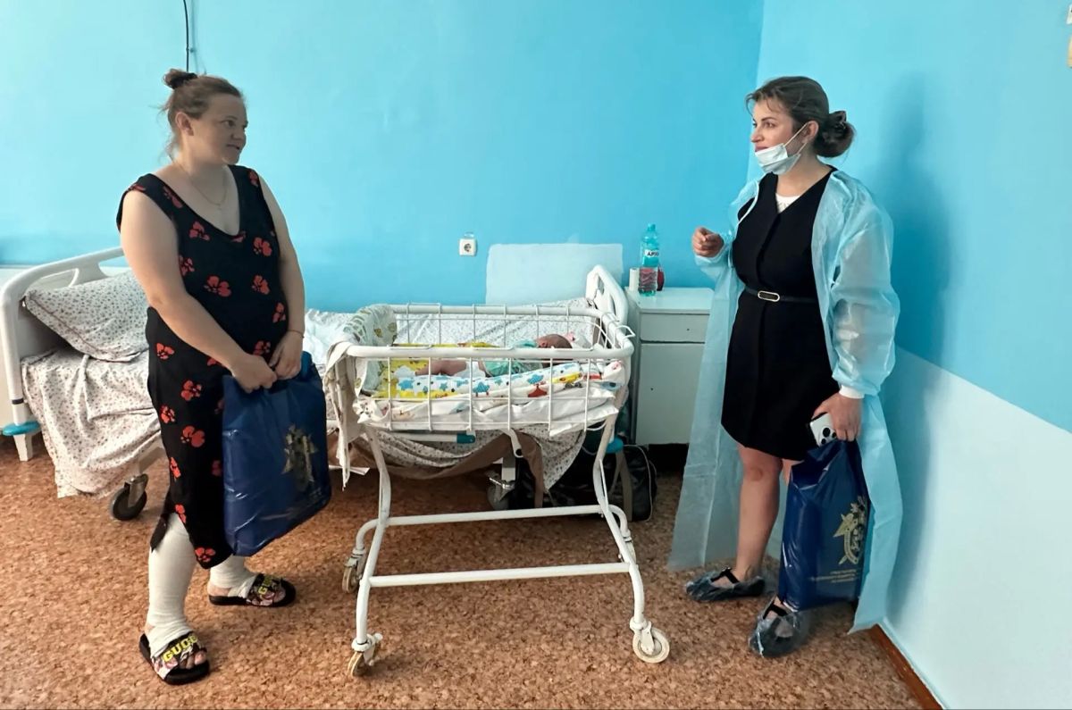В День семьи, любви и верности мы вместе со Следственным управлением Следственного комитета Российской Федерации по Херсонской области посетили Генический родильный дом, чтобы поздравить мам, которые только что подарили миру... В День семьи, любви и верности мы вместе со Следственным управлением Следственного комитета Российской Федерации по Херсонской области посетили Генический родильный дом, чтобы поздравить мам, которые только что подарили миру...
