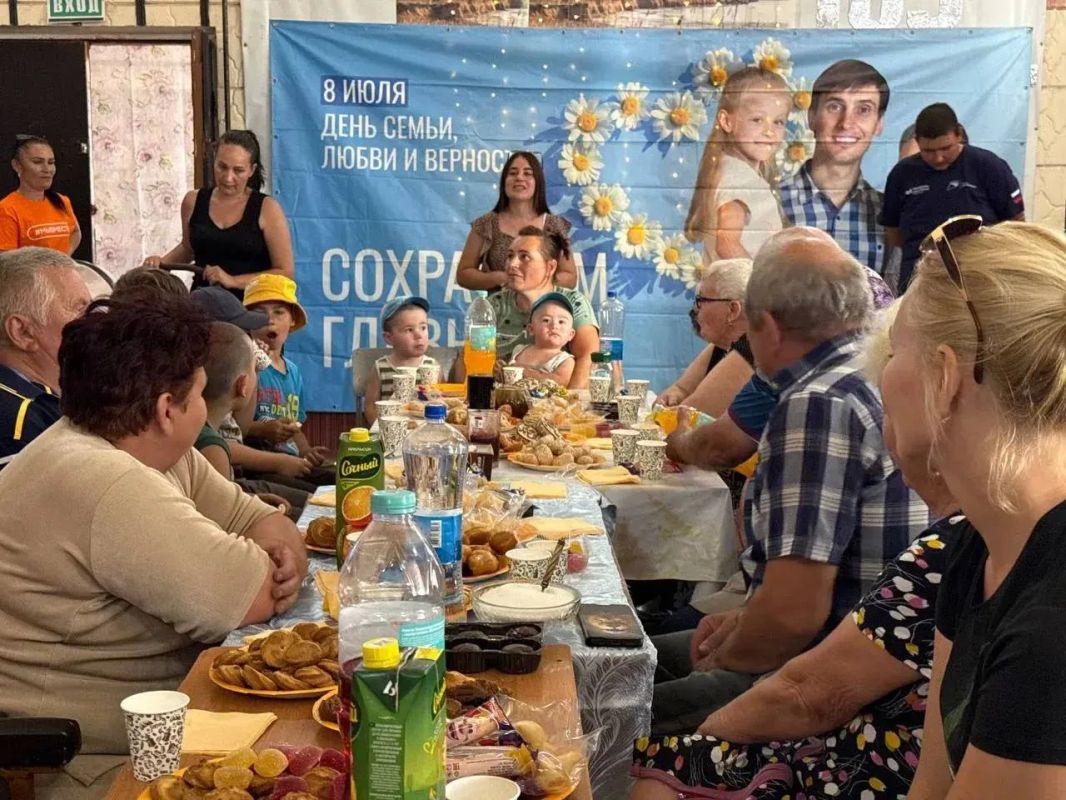 В селе Семихатки поздравили многодетные и пожилые семьи В селе Семихатки поздравили многодетные и пожилые семьи