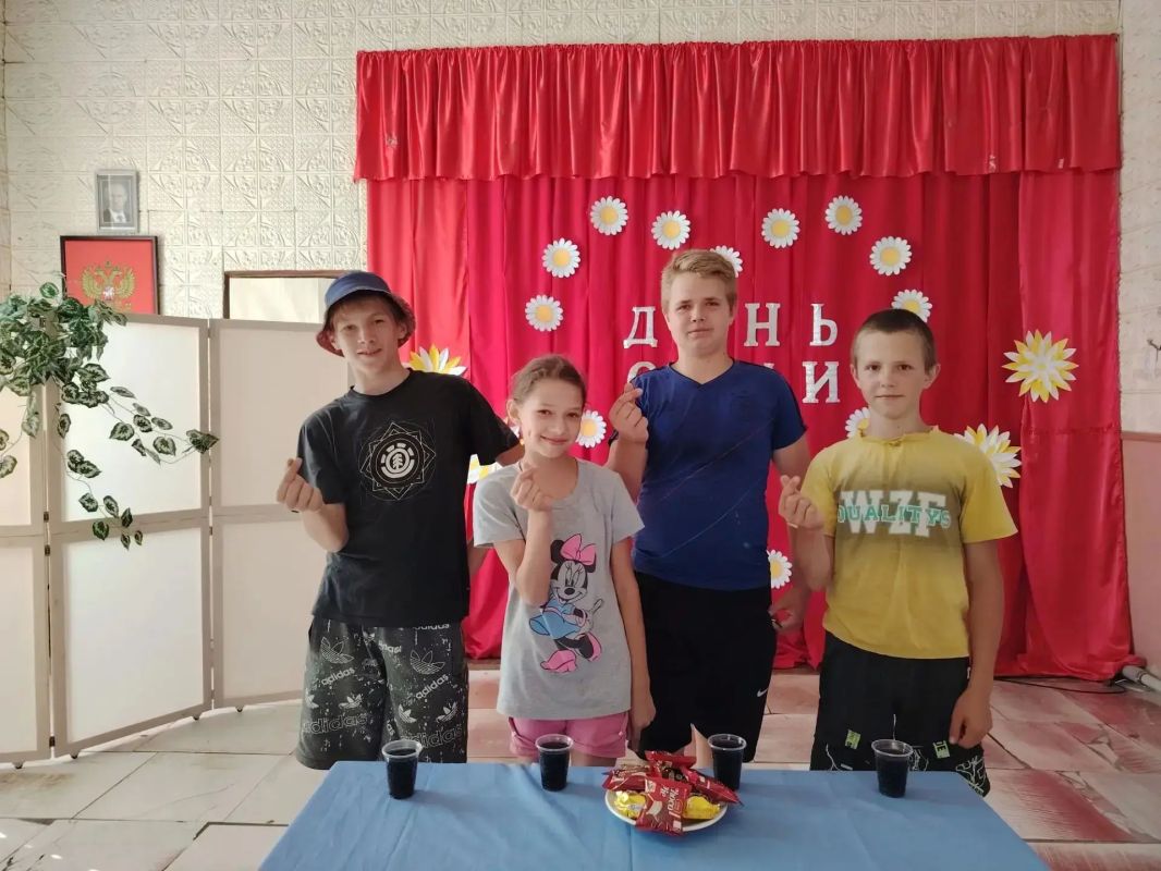 День семьи, любви и верности: праздник в Привольском детском саду и Раздольненском сельском клубе День семьи, любви и верности: праздник в Привольском детском саду и Раздольненском сельском клубе