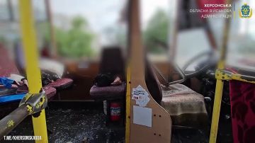 И снова обращаем внимание на кадры атакованной маршрутки с "гражданскими"