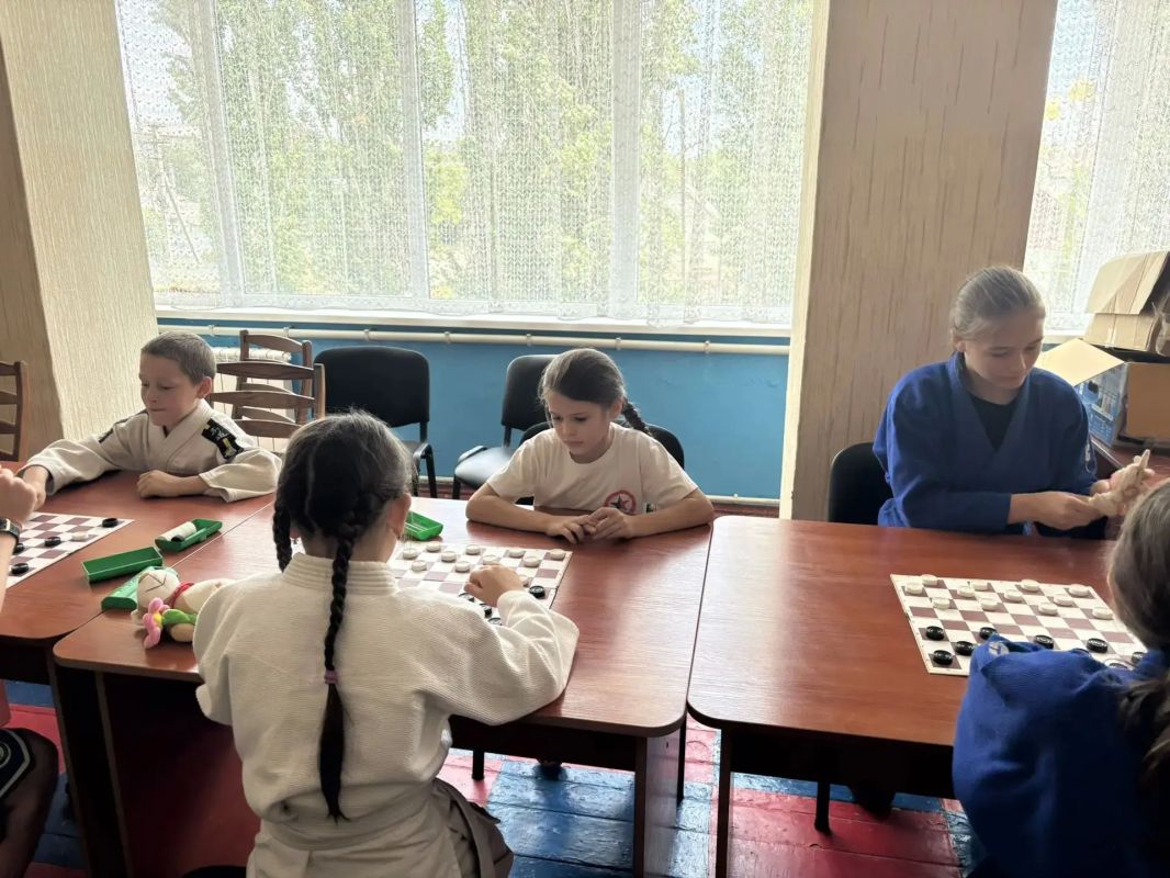 В Каховской ДЮСШ "Лидер" прошёл турнир по шашкам, посвящённый Дню семьи, любви и верности В Каховской ДЮСШ "Лидер" прошёл турнир по шашкам, посвящённый Дню семьи, любви и верности