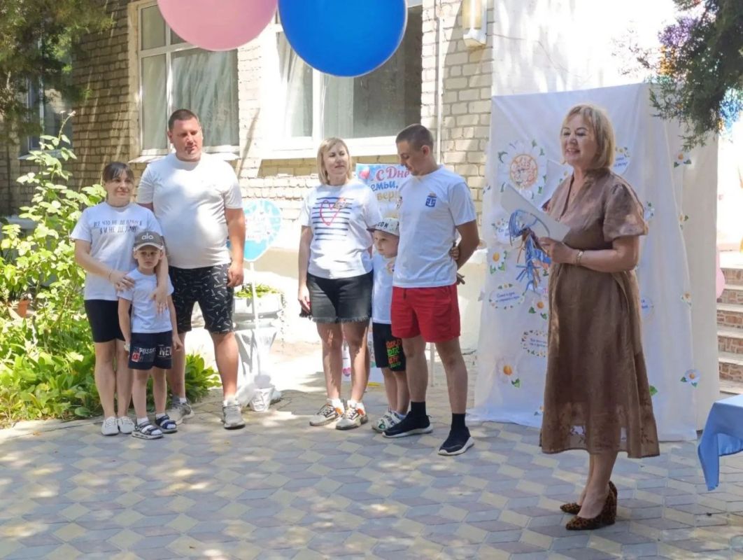 Под руководством депутата-коммуниста: в Геническом детском саду «Теремок» ярко отметили День семьи! Под руководством депутата-коммуниста: в Геническом детском саду «Теремок» ярко отметили День семьи!