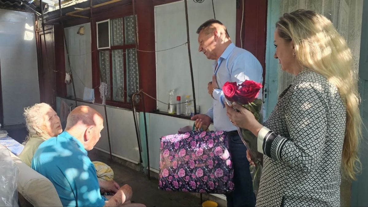 В День семьи, любви и верности глава округа поздравил семьи, прожившие в любви и согласии долгие годы
