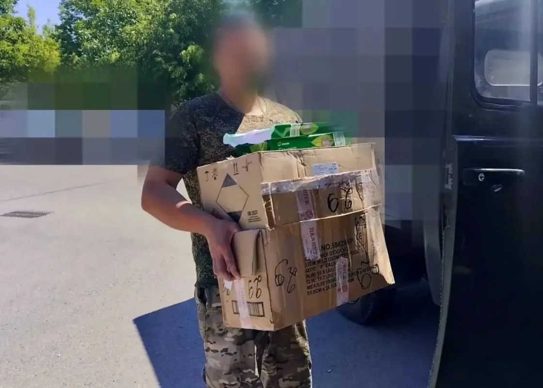 Тонну питьевой воды и медикаменты передали бойцам группировки войск "Днепр" на Херсонском направлении Тонну питьевой воды и медикаменты передали бойцам группировки войск "Днепр" на Херсонском направлении