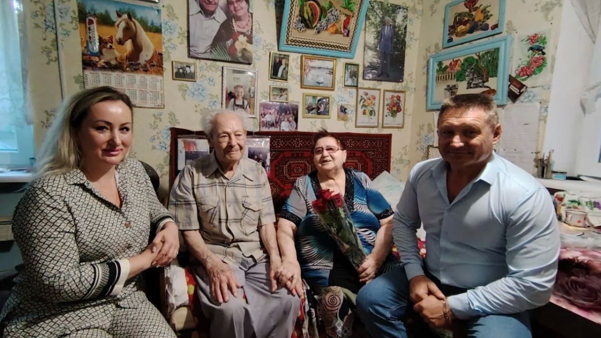 В День семьи, любви и верности глава округа поздравил семьи, прожившие в любви и согласии долгие годы В День семьи, любви и верности глава округа поздравил семьи, прожившие в любви и согласии долгие годы