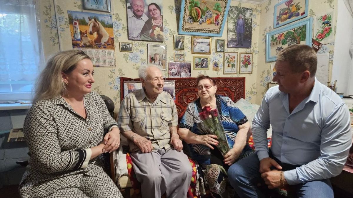 В День семьи, любви и верности глава округа поздравил семьи, прожившие в любви и согласии долгие годы В День семьи, любви и верности глава округа поздравил семьи, прожившие в любви и согласии долгие годы
