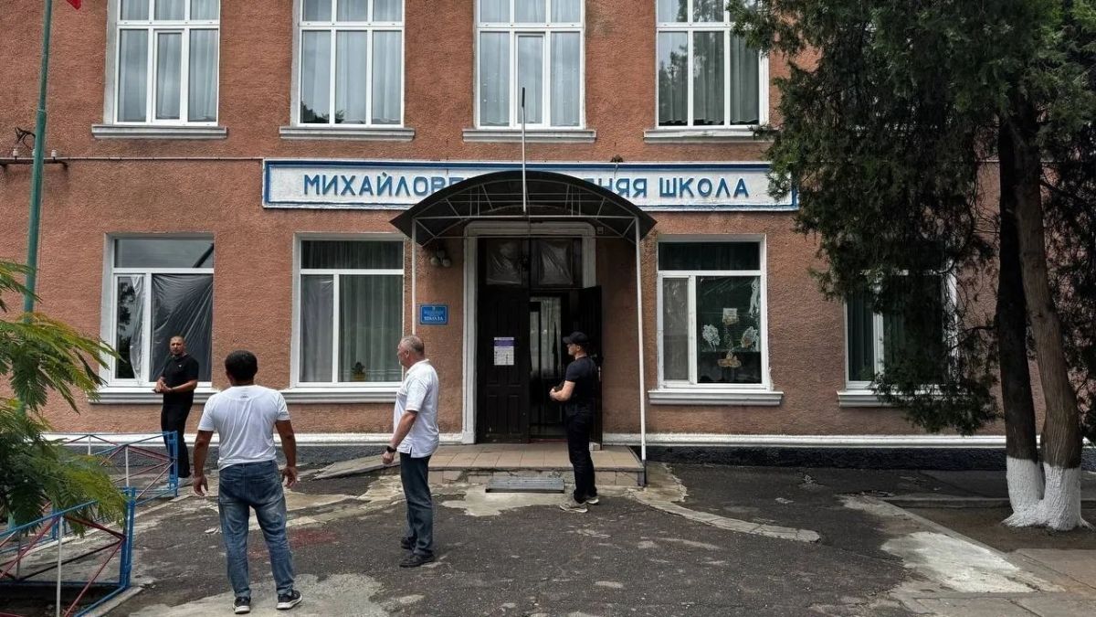 Школе на 300 детей помогут восстановиться после обстрела ВСУ