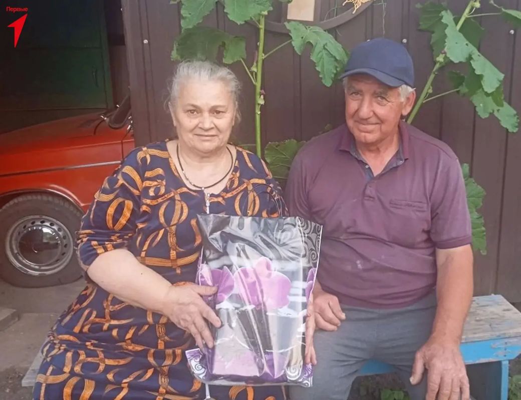 В Херсонской области активисты Движения Первых поздравили семейные пары, прожившие вместе более 30 лет