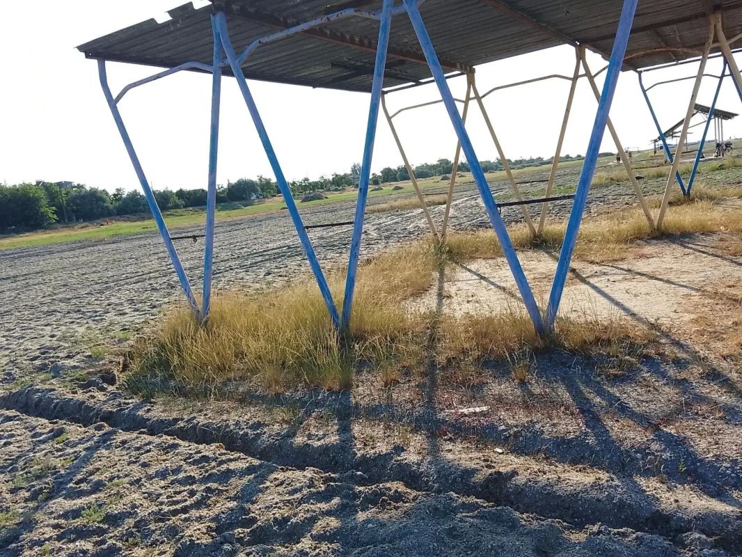 В Скадовске продолжаются работы по благоустройству городских территорий В Скадовске продолжаются работы по благоустройству городских территорий