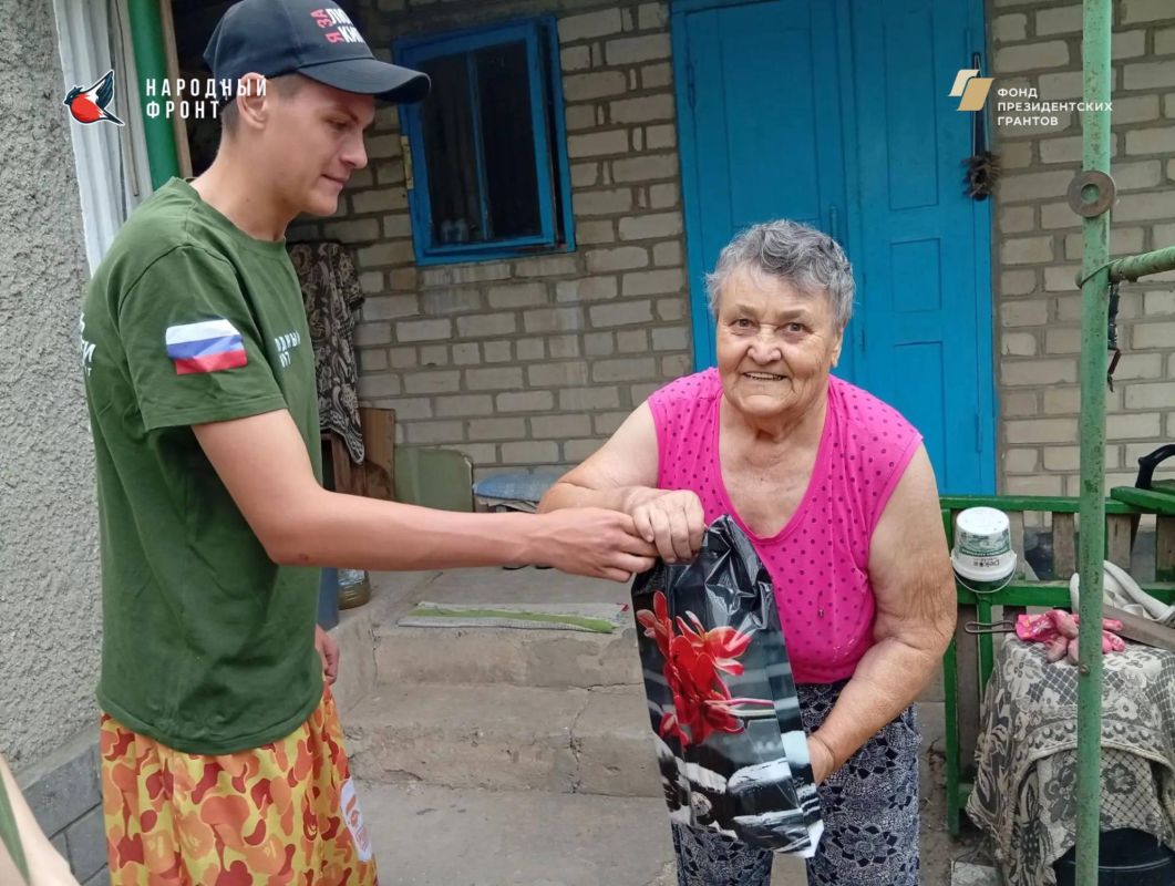 Участники команды Молодёжки НФ г. Скадовска поздравили с днём рождения Коваленко Марию Николаевну, которая относится к категории «дети войны»