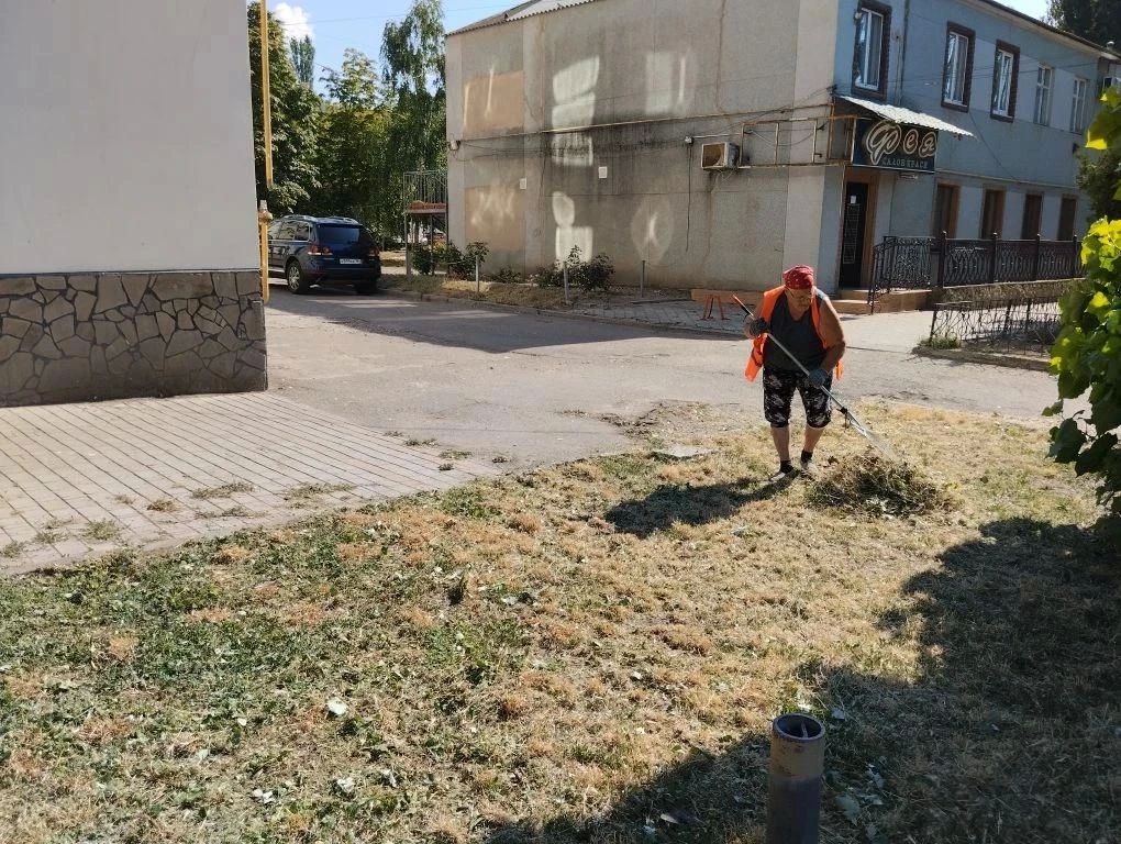 В Скадовске продолжаются работы по благоустройству городских территорий В Скадовске продолжаются работы по благоустройству городских территорий