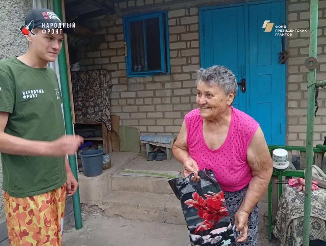 Участники команды Молодёжки НФ г. Скадовска поздравили с днём рождения Коваленко Марию Николаевну, которая относится к категории «дети войны» Участники команды Молодёжки НФ г. Скадовска поздравили с днём рождения Коваленко Марию Николаевну, которая относится к категории «дети войны»