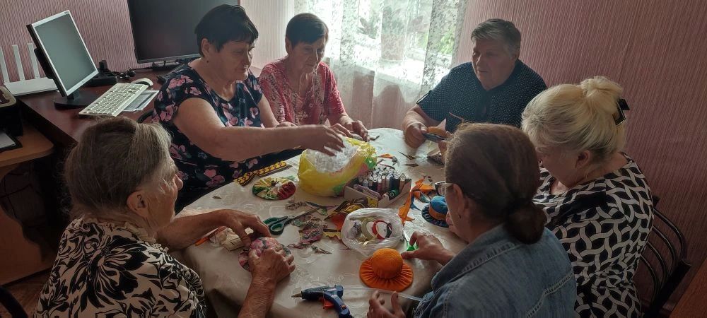 Полезная красота: наши подопечные смастерили очаровательные шляпки-игольницы Полезная красота: наши подопечные смастерили очаровательные шляпки-игольницы