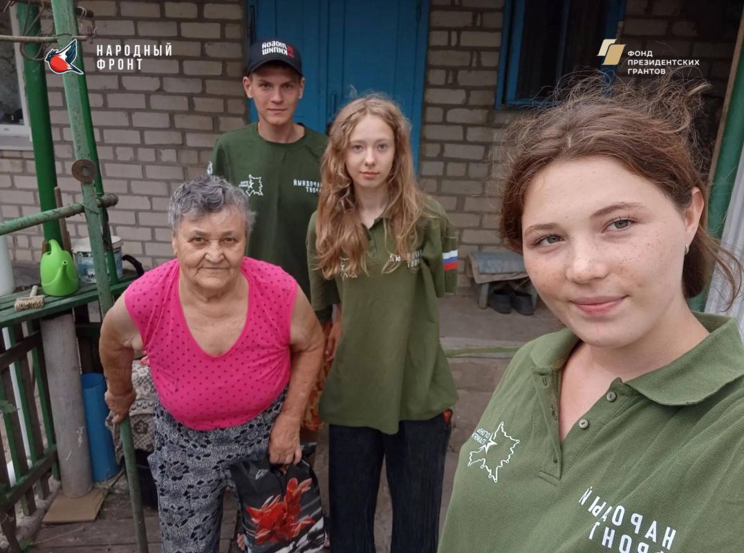 Участники команды Молодёжки НФ г. Скадовска поздравили с днём рождения Коваленко Марию Николаевну, которая относится к категории «дети войны» Участники команды Молодёжки НФ г. Скадовска поздравили с днём рождения Коваленко Марию Николаевну, которая относится к категории «дети войны»