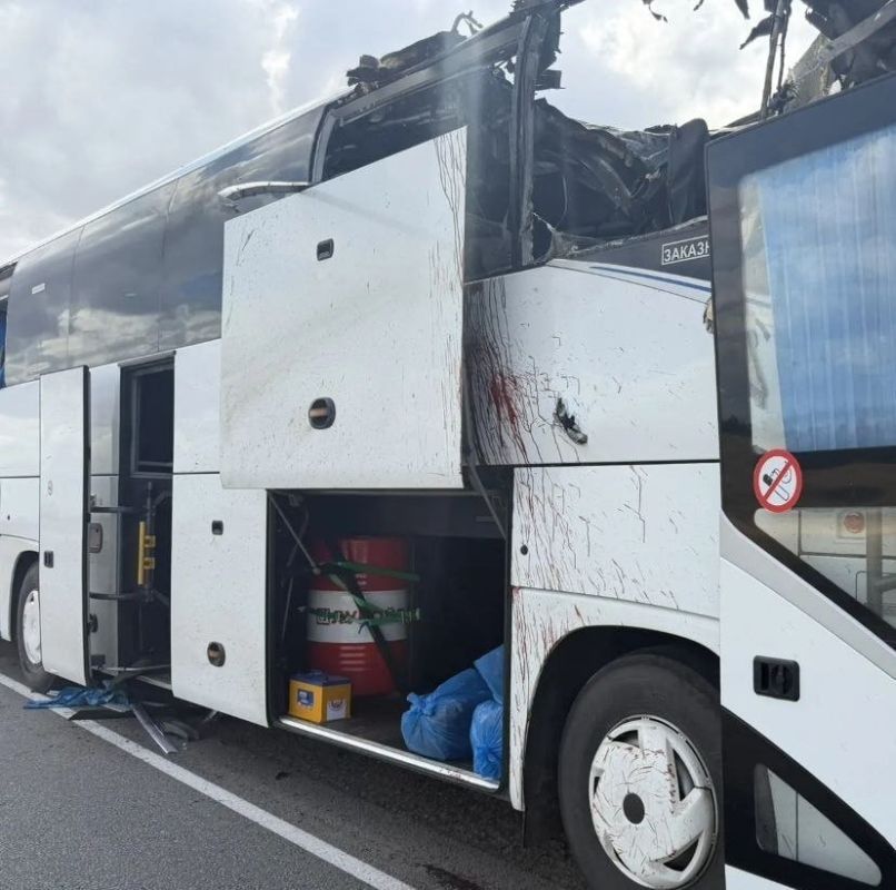Енот из Херсона: В Запорожской области на трассе Р-280 боевики 414-й отдельной бригады беспилотных систем ВСУ («Птахи Мадяра») нанесли удар по междугороднему автобусу Енот из Херсона: В Запорожской области на трассе Р-280 боевики 414-й отдельной бригады беспилотных систем ВСУ («Птахи Мадяра») нанесли удар по междугороднему автобусу