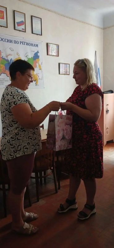 Начальник Каменского территориального отдела поздравила почтальонов с профессиональным праздником Начальник Каменского территориального отдела поздравила почтальонов с профессиональным праздником