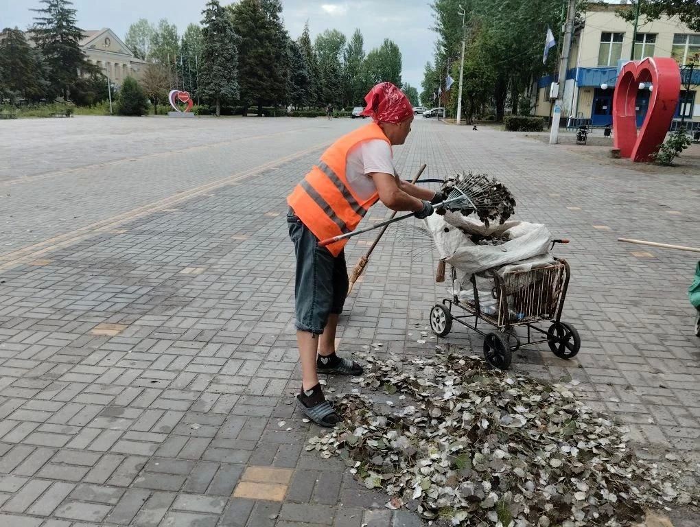 В центре Скадовска прошла плановая уборка В центре Скадовска прошла плановая уборка