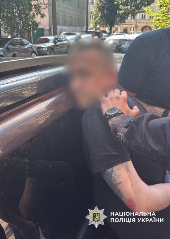 В Киеве задержали командира 155-й бригады Станислава Лучанова, бойцов которого подозревают в убийстве братьев в Киевской области, сообщили СМИ в Офисе генпрокурора В Киеве задержали командира 155-й бригады Станислава Лучанова, бойцов которого подозревают в убийстве братьев в Киевской области, сообщили СМИ в Офисе генпрокурора