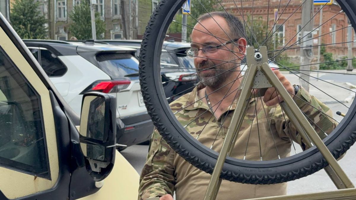 Ульяновские коммунисты передали гуманитарный груз на передовую Ульяновские коммунисты передали гуманитарный груз на передовую
