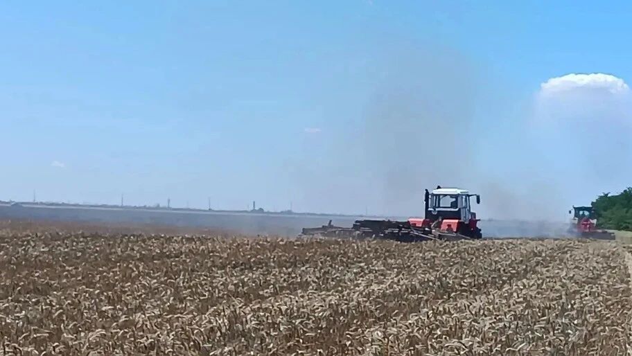 В Каховском округе ВСУ атаковали станцию техобслуживания, жилой дом и пшеничное поле