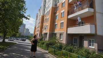 Шутка ли это? Юрист объяснила, какое наказание грозит подросткам за опасные игры у окон