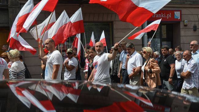 В Варшаве прошёл «Волынский марш» – поляки вышли против поддержки Украины В Варшаве прошёл «Волынский марш» – поляки вышли против поддержки Украины