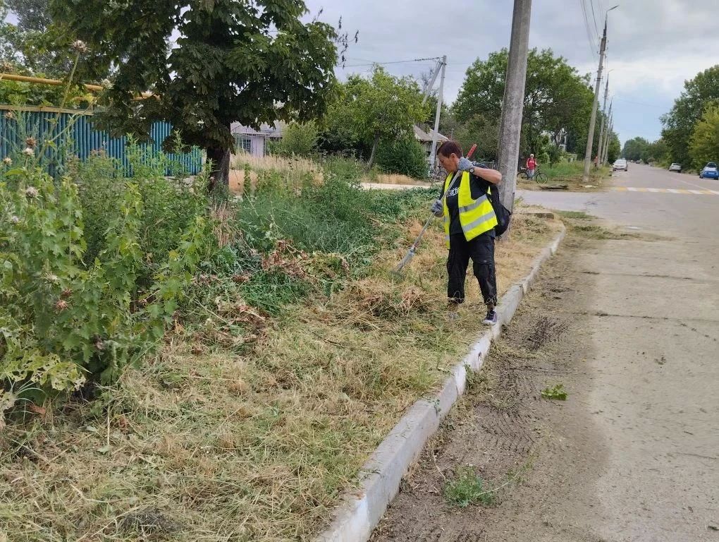 В центре Скадовска прошла плановая уборка В центре Скадовска прошла плановая уборка