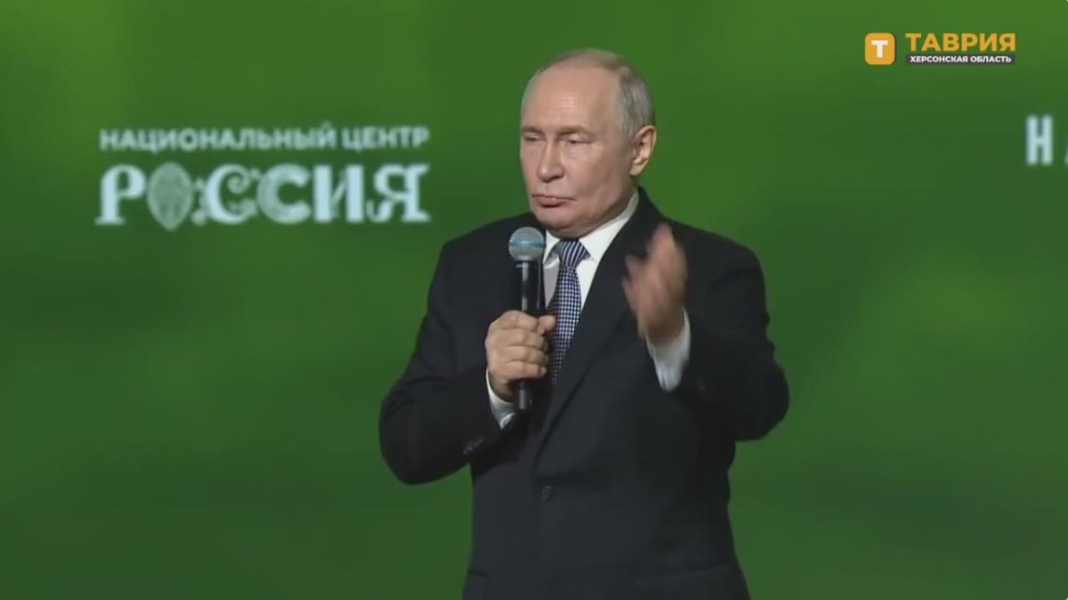 Самое важное — это душа ребенка, формирование его взглядов на жизнь, на отношение к обществу и людям, подчеркнул Президент России