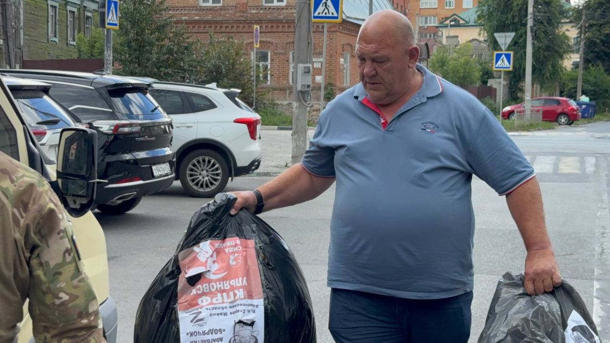 Ульяновские коммунисты передали гуманитарный груз на передовую Ульяновские коммунисты передали гуманитарный груз на передовую