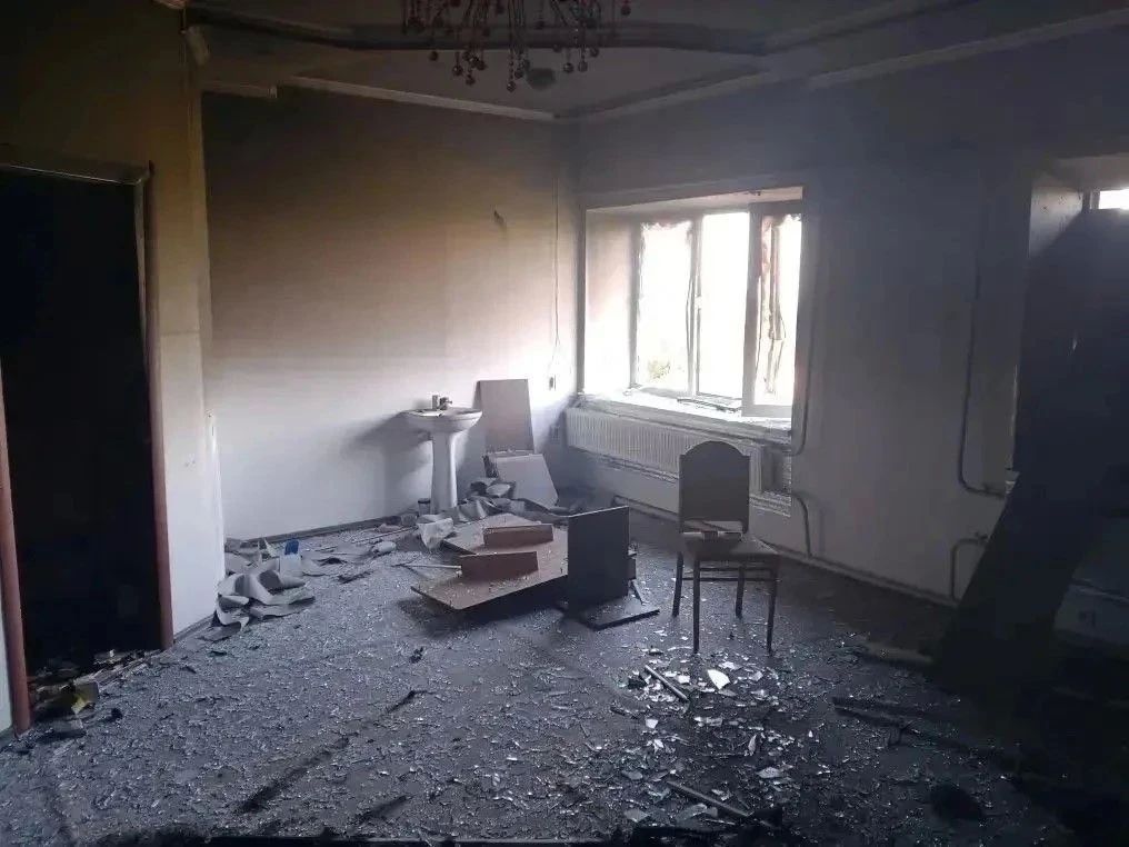Они бьют по домам. По школам Они бьют по домам. По школам