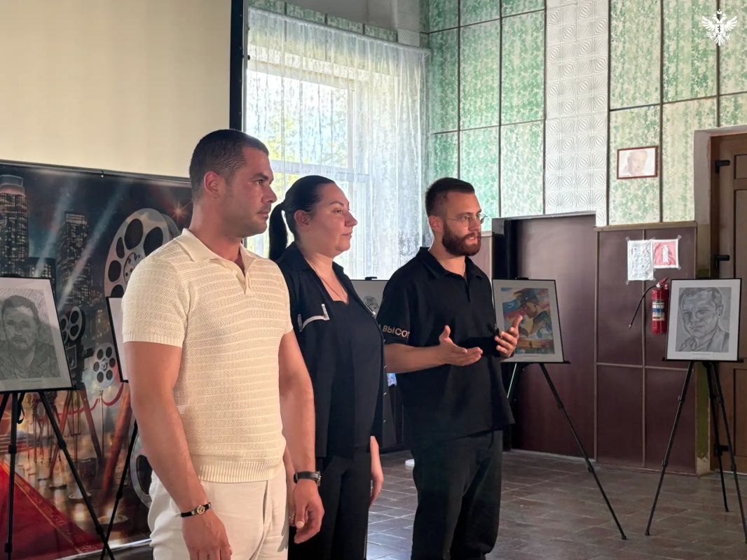 В Новотроицком открылась передвижная выставка «Герои освобожденной Херсонщины» В Новотроицком открылась передвижная выставка «Герои освобожденной Херсонщины»