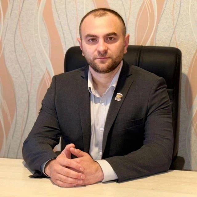 Владимир Оганесов: Уважаемые новокаховчане!. Хотел бы лично донести до Вас актуальную информацию по текущей обстановке и работе администрации округа