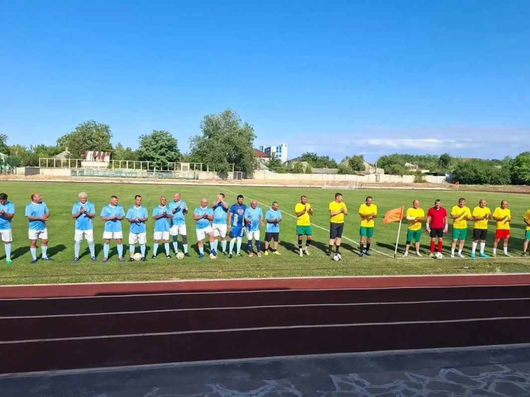 Дух спорта не знает возраста: в Геническе прошёл турнир ветеранов футбола Дух спорта не знает возраста: в Геническе прошёл турнир ветеранов футбола