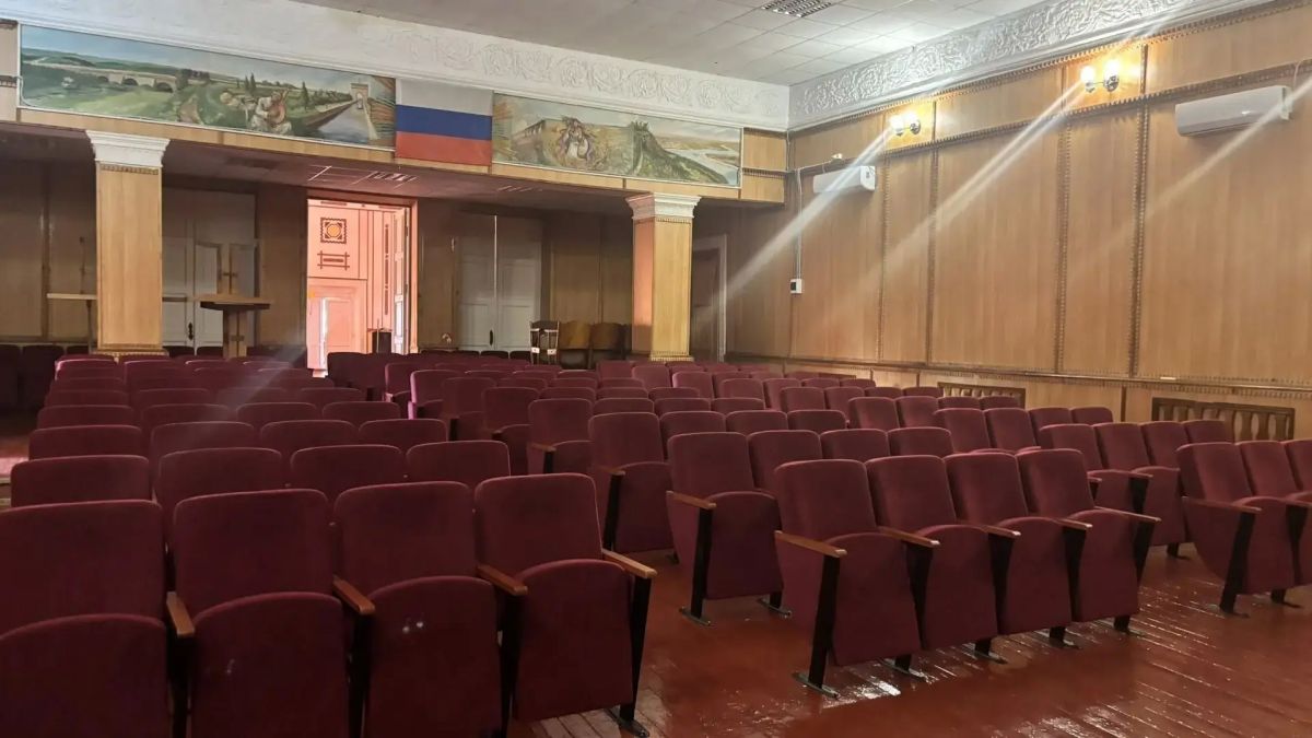 Павел Филипчук: В Дмитровском сельском Доме культуры появилось новое светозвуковое оборудование Павел Филипчук: В Дмитровском сельском Доме культуры появилось новое светозвуковое оборудование