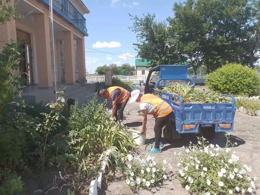 В Геническом округе продолжаются работы по благоустройству В Геническом округе продолжаются работы по благоустройству
