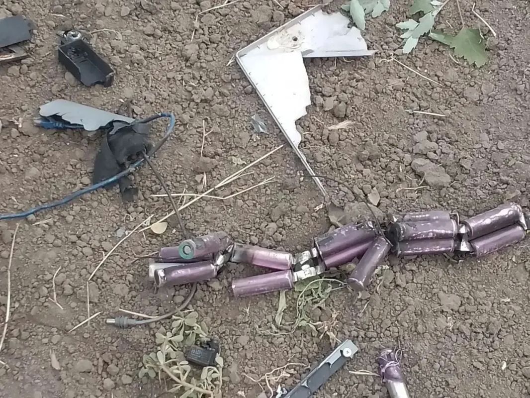Пока наши аграрии работают в полях, обеспечивая людей хлебом, враг целенаправленно охотится за техникой простых фермеров Пока наши аграрии работают в полях, обеспечивая людей хлебом, враг целенаправленно охотится за техникой простых фермеров
