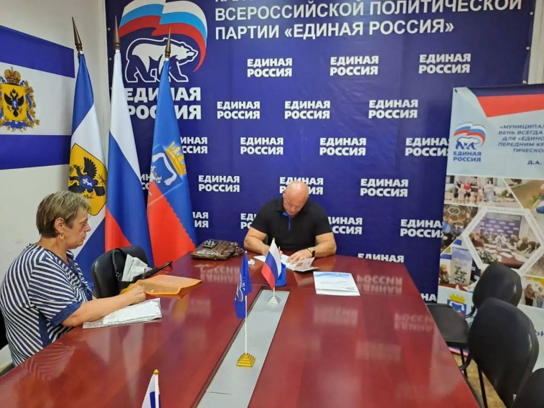Приём граждан провел депутат Каховского Совета депутатов от партии «Единая Россия» Олег Гаврилюк Приём граждан провел депутат Каховского Совета депутатов от партии «Единая Россия» Олег Гаврилюк