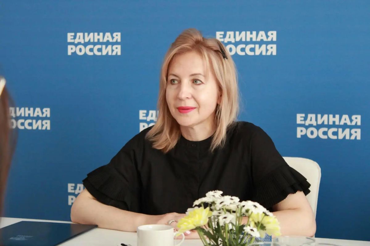 О переменах за чашкой чая. После осмотра детских площадок, о котором мы рассказывали выше, мамы Генического округа остались поговорить о том, чего не хватает их селам и городам О переменах за чашкой чая. После осмотра детских площадок, о котором мы рассказывали выше, мамы Генического округа остались поговорить о том, чего не хватает их селам и городам