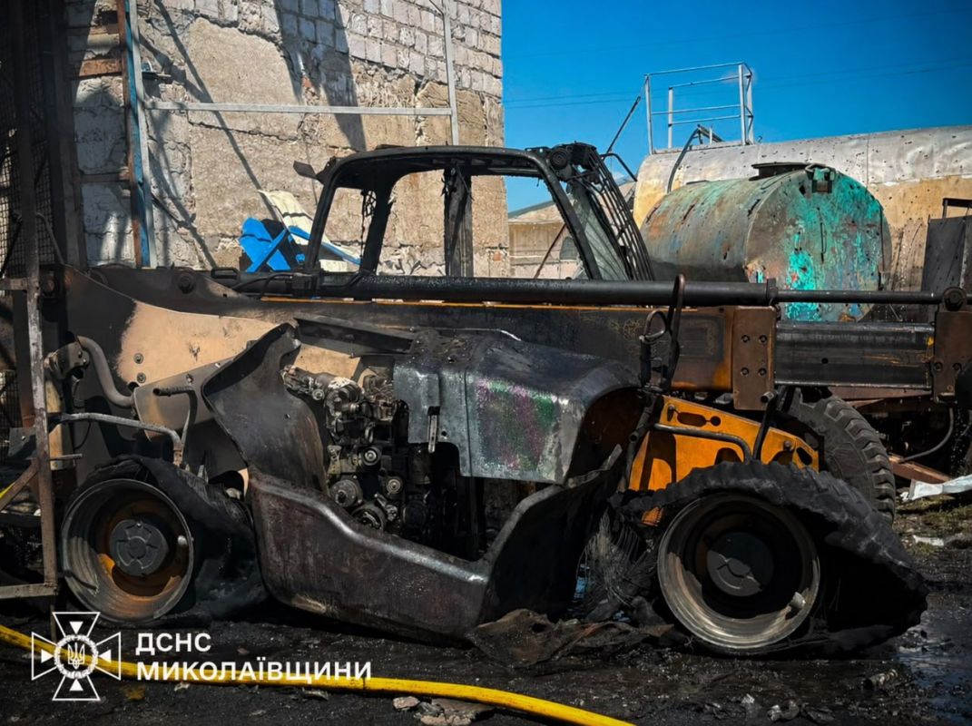 Жарко у соседей.... В ГСЧС показали последствия атаки по предприятию в Новобужской общине Николаевской области Жарко у соседей.... В ГСЧС показали последствия атаки по предприятию в Новобужской общине Николаевской области