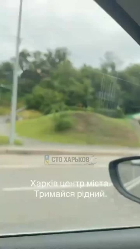 АЗС в Харькове начали закрывать с помощью сетей для защиты от FPV-дронов, которые ежедневно атакуют заправки, пишут местные паблики