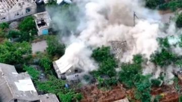Расчеты ударных беспилотников группировки войск "Днепр" уничтожили объекты ВСУ на правом берегу Днепра в Херсонской области, сообщает Минобороны России