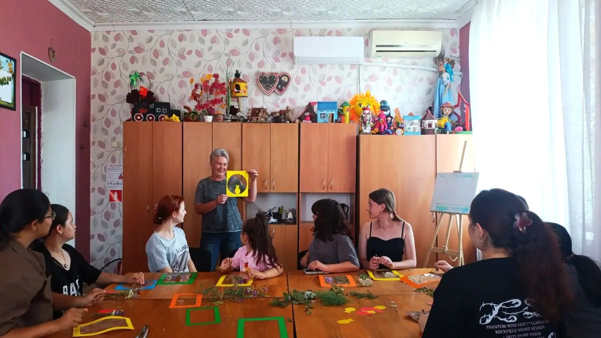 15 июля в Новоалексеевском ДК прошел мастер-класс по декоративно-прикладному искусству «Творить легко!» 15 июля в Новоалексеевском ДК прошел мастер-класс по декоративно-прикладному искусству «Творить легко!»