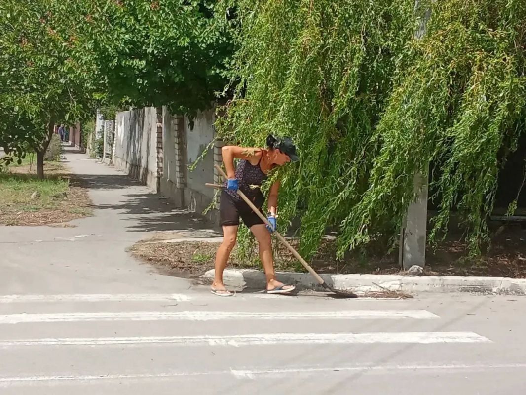 Владимир Оганесов: Коммунальная служба продолжают работу по благоустройству округа Владимир Оганесов: Коммунальная служба продолжают работу по благоустройству округа