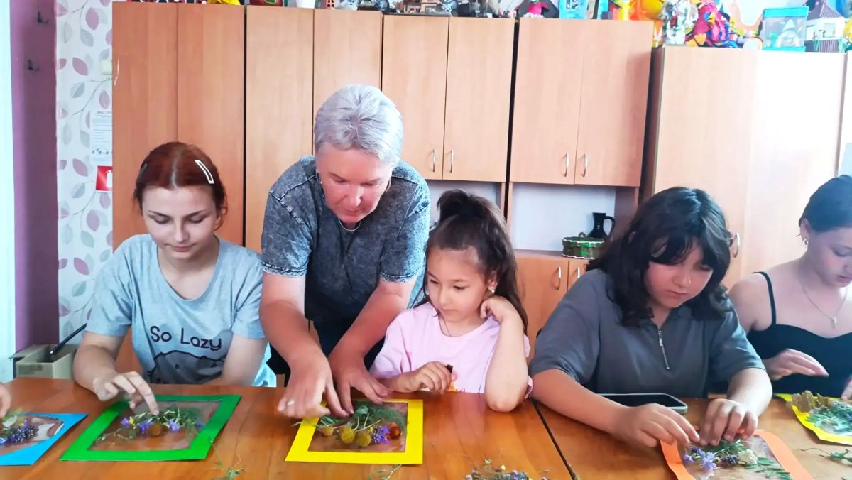 15 июля в Новоалексеевском ДК прошел мастер-класс по декоративно-прикладному искусству «Творить легко!» 15 июля в Новоалексеевском ДК прошел мастер-класс по декоративно-прикладному искусству «Творить легко!»